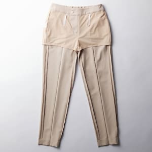 ヒップ部分のみさらっとしたストレッチ性のトリコット裏地付き