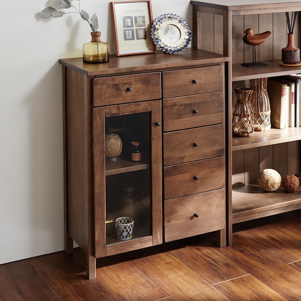 【ベルメゾン】カバ材を使用した懐かしい風合いの扉収納付きチェスト