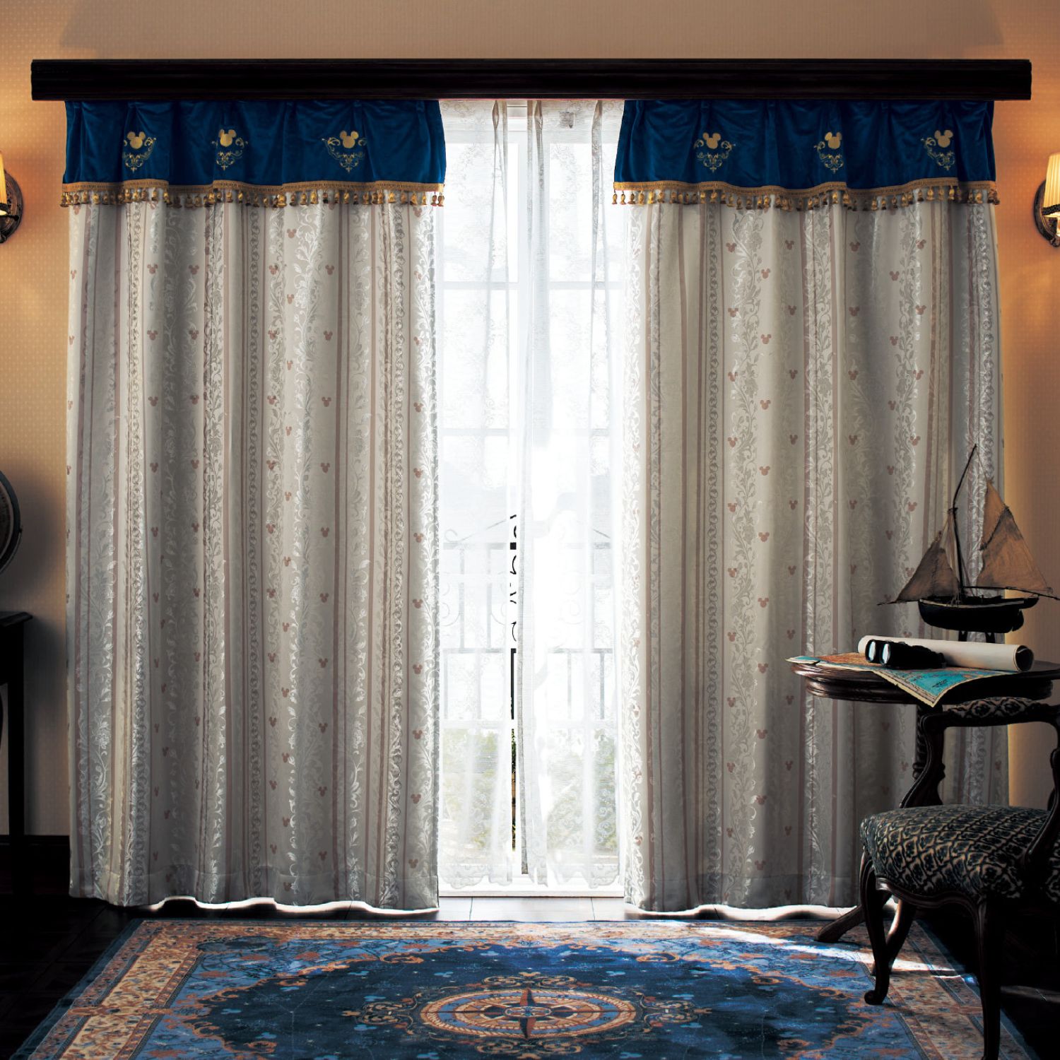 憧れを日常に。上質ジャカードのフリンジ付き遮光・遮熱カーテン「ミッキーモチーフ」 <2枚組>(ディズニー/Disney) 憧れを日常に。上質ジャカードのフリンジ付き遮光・遮熱カーテン「ミッキーモチーフ」 <2枚組>(ディズニー/Disney)