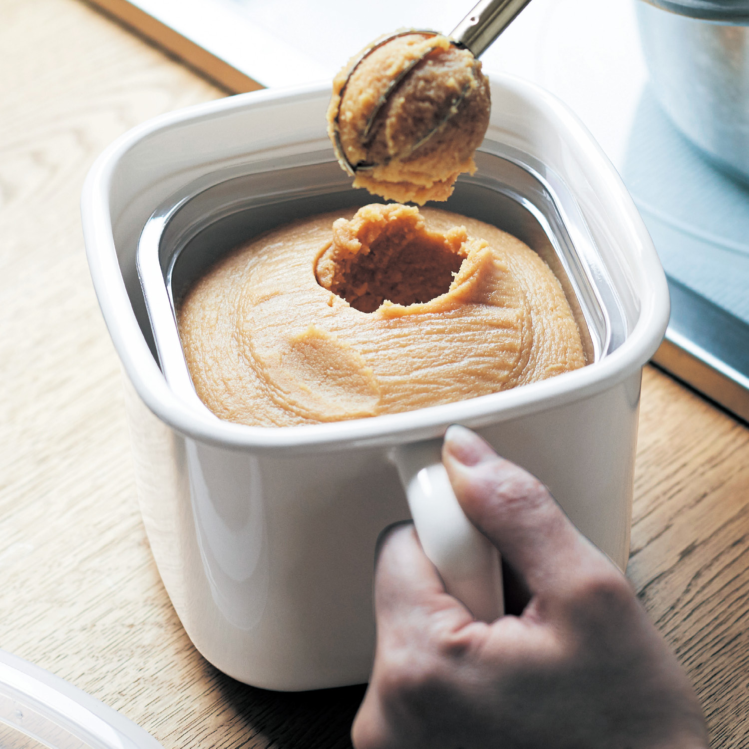 【ベルメゾン】ホーロー製の角型みそポット 【市販の味噌パックがそのまま入る】