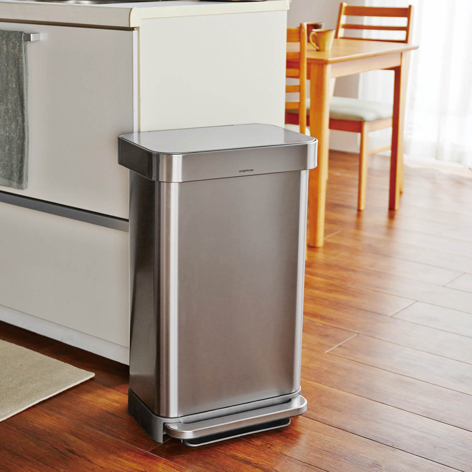 【シンプルヒューマン/simplehuman】蓋がゆっくり閉じるペダル式ステンレス製キッチンゴミ箱 【シンプルヒューマン/simplehuman】蓋がゆっくり閉じるペダル式ステンレス製キッチンゴミ箱