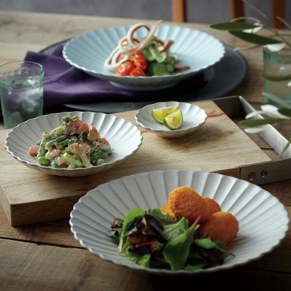 【ベルメゾン】瀬戸焼 盛り付けが華やかに見える花皿[日本製] 【食洗機対応】