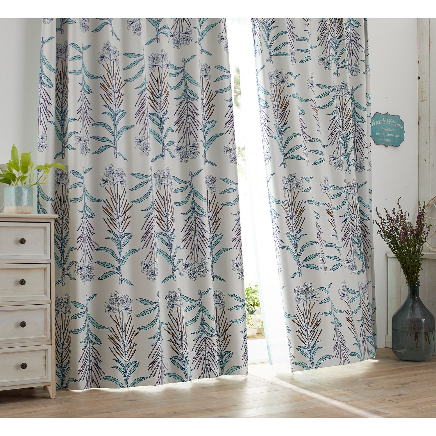 【ベルメゾン】【58サイズ】 繊細なフラワープリントの遮光カーテン[日本製]