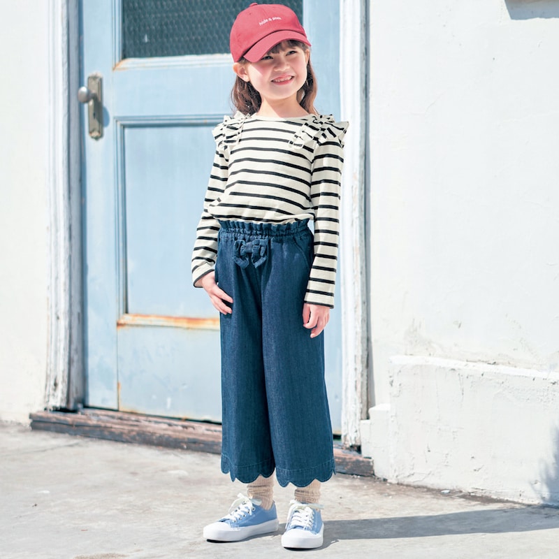 オフホワイト×ブラック／モデル身長114cm・サイズ110