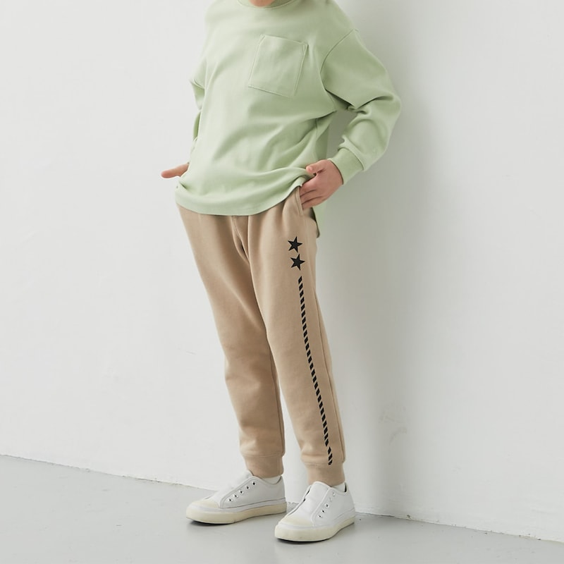 ベージュ／モデル身長113cm・110サイズ着用