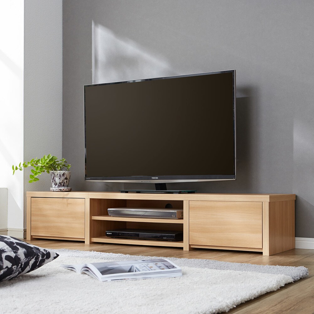 インテリア馴染みのいいシンプルな木目調テレビ台中央のデッキ収納部は扉がないつくりなので、AV機器の操作もサッと行えますサイドにはプッシュオープン式のフラップ扉収納を備え、コード穴付きでルーターなどを収