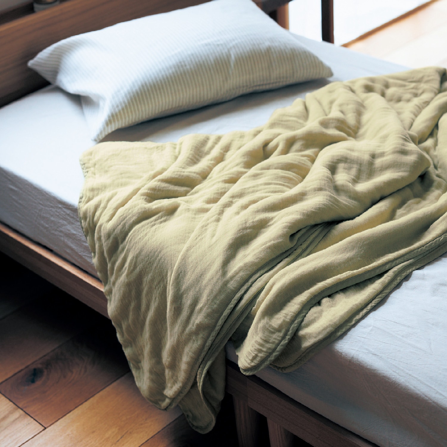 毛布としても使える８重織のボリュームガーゼケット[日本製]（毛布