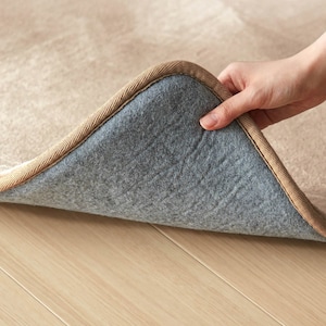 床を傷つけにくい裏面