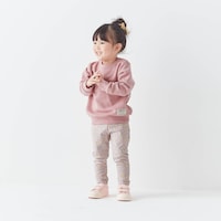 スモーキーピンク／モデル身長87cm・90サイズ着用
