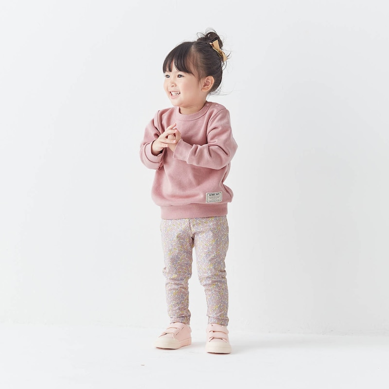 スモーキーピンク／モデル身長87cm・90サイズ着用