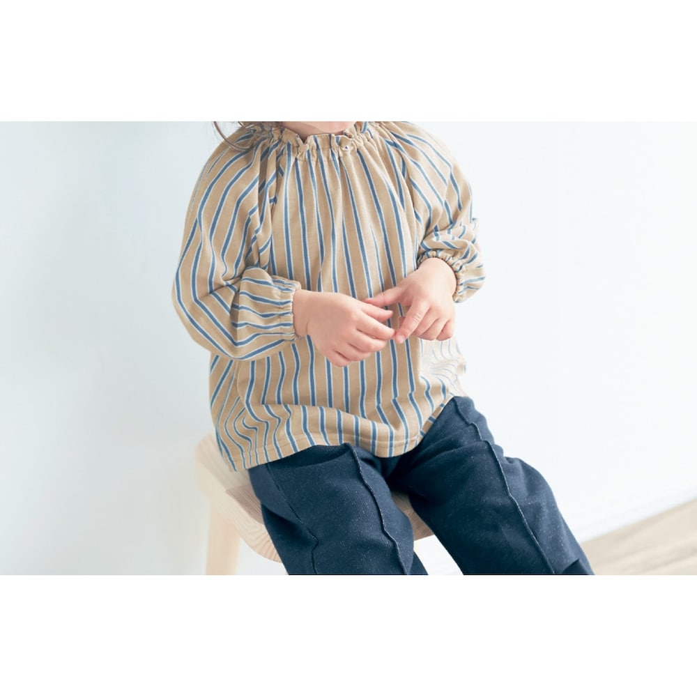ベージュストライプ柄／モデル身長82cm・80サイズ着用・体重10.6kg