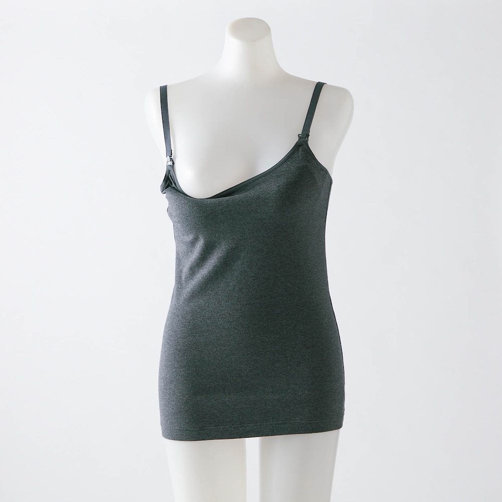 ストラップで簡単開閉で授乳できます