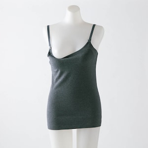 ストラップで簡単開閉で授乳できます