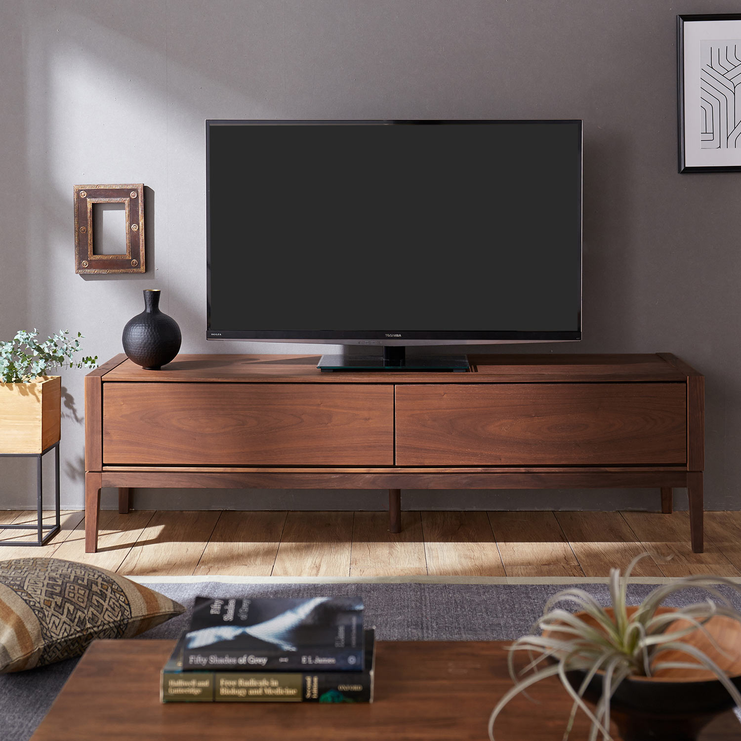 【高野木工/TAKANO MOKKOU】木目の美しさとフォルムにこだわったウォルナット材のテレビ台【MOL】
