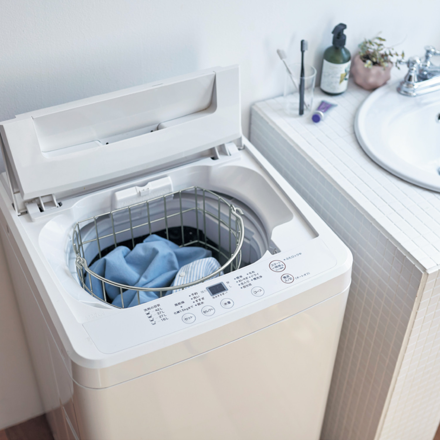 洗濯機に隠せるステンレスランドリーバスケット 洗濯機に隠せるステンレスランドリーバスケット