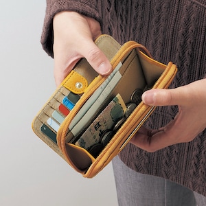 【ベルメゾン】小銭やお札も入れられる手帳型カードケース