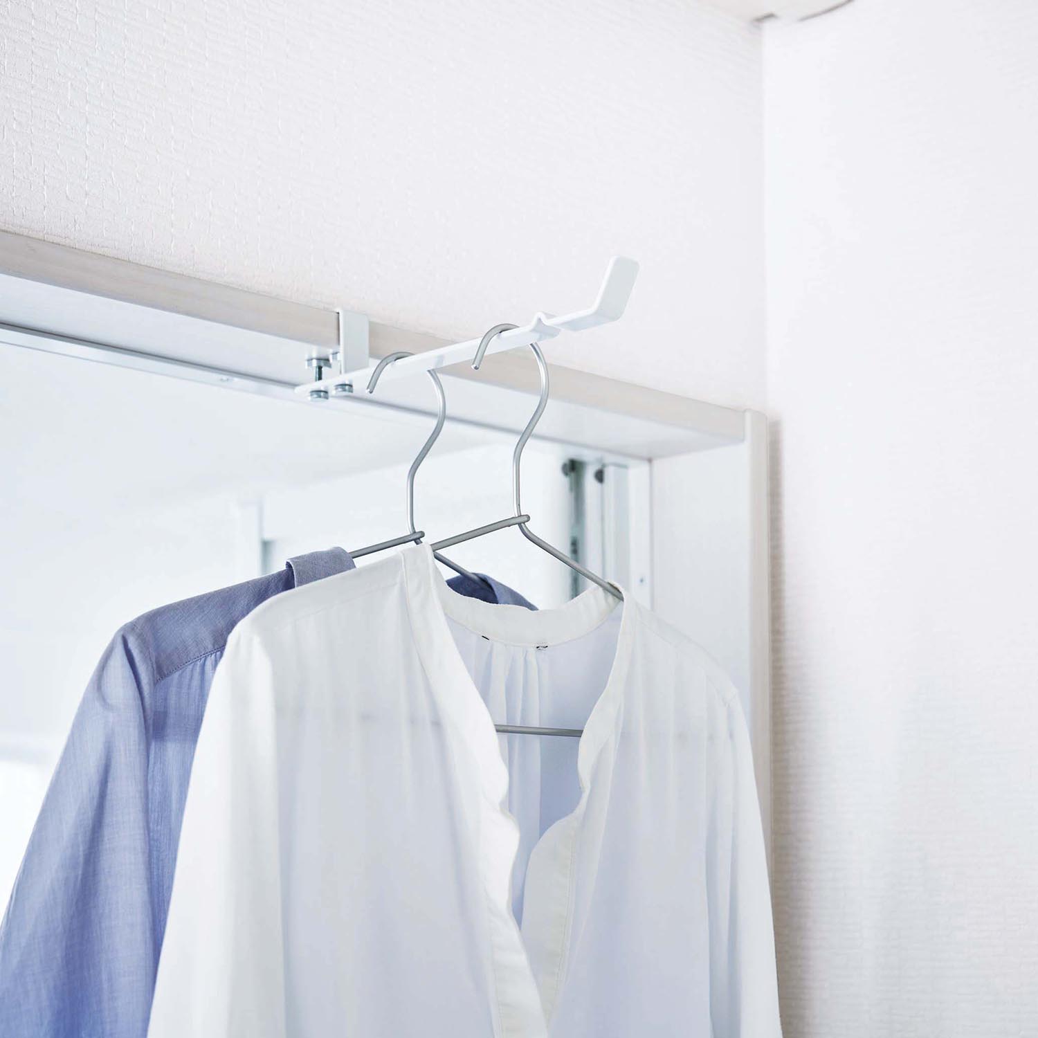 【タワー/tower】【鴨居や窓枠に簡単取付】室内物干し掛け・竿受けフック 【タワー/tower】【鴨居や窓枠に簡単取付】室内物干し掛け・竿受けフック