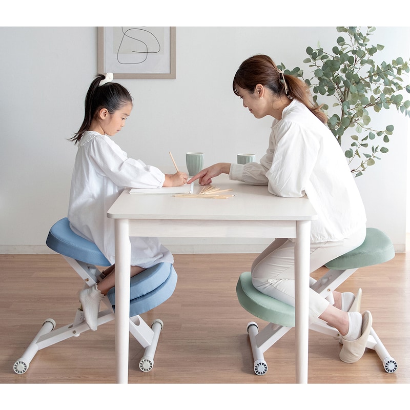 高さ調節が出来るので子どもから大人まで使用できます。