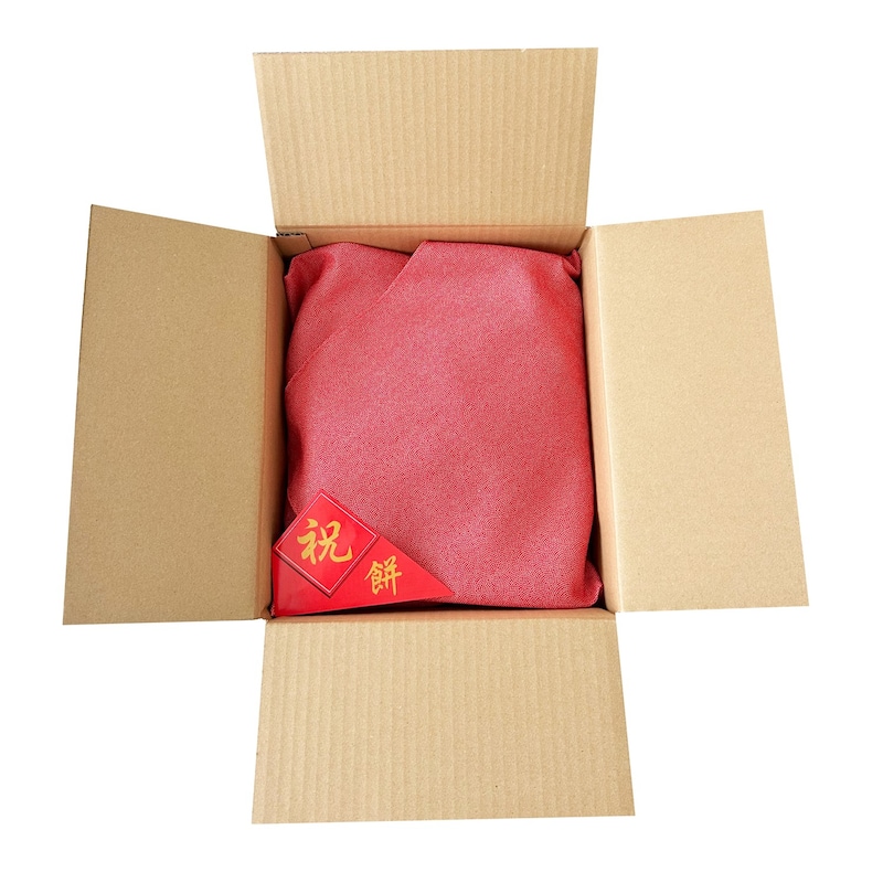 名入れなし（ピンク）／お餅を風呂敷に包んでお届けします。