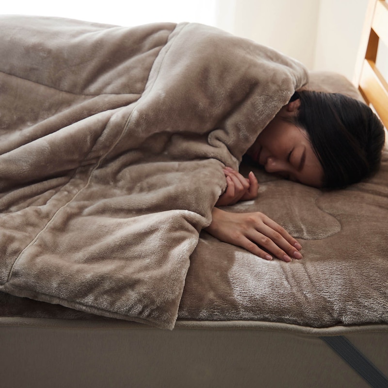 身体を包み込むボリューム感で朝まで暖かく眠れます