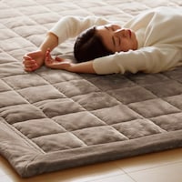 中わた入りだから、寝転んでも歩いてもふかふか！