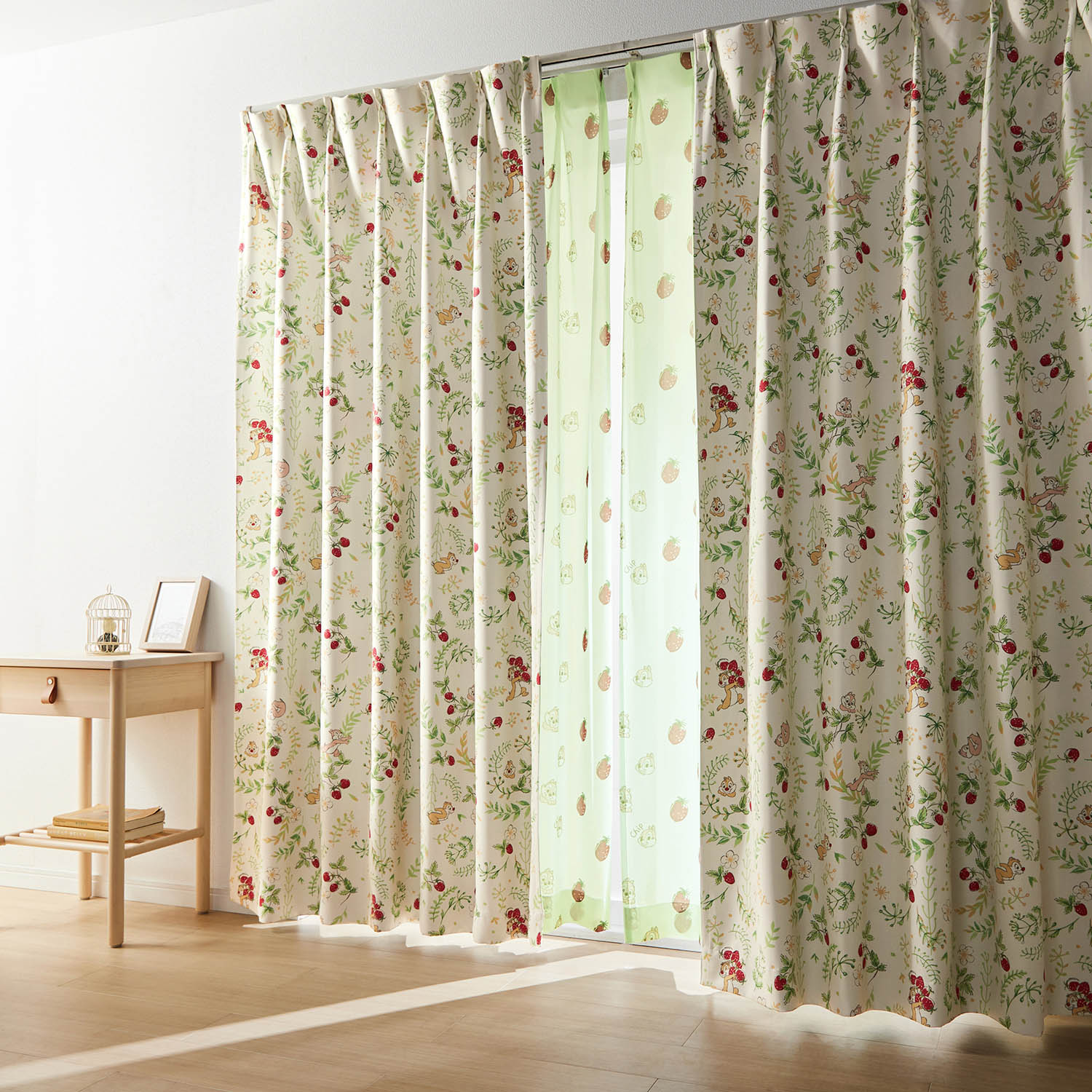 近くで見るほど可愛い柄。遮光カーテン&UVカット・ミラーレースカーテンセット(選べるキャラクター) <4枚組>(ディズニー/Disney) 近くで見るほど可愛い柄。遮光カーテン&UVカット・ミラーレースカーテンセット(選べるキャラクター) <4枚組>(ディズニー/Disney)