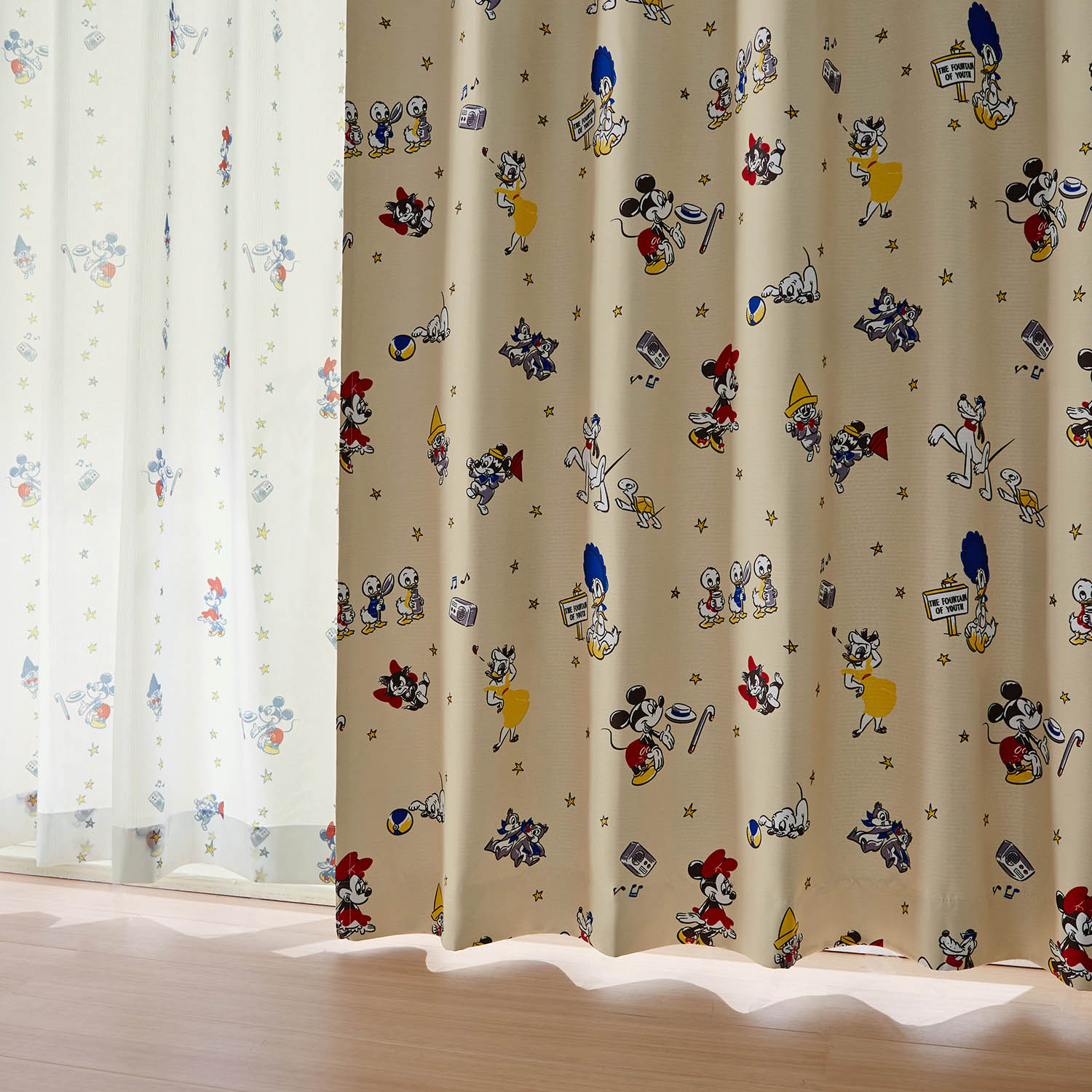 近くで見るほど可愛い柄。遮光カーテン&UVカット・ミラーレースカーテンセット(選べるキャラクター) <4枚組>(ディズニー/Disney) 近くで見るほど可愛い柄。遮光カーテン&UVカット・ミラーレースカーテンセット(選べるキャラクター) <4枚組>(ディズニー/Disney)