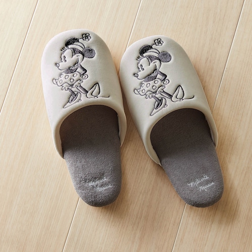 見てほっこり、履いてしっかり。洗えるしっかり仕様のソフトスリッパ（選べるキャラクター）