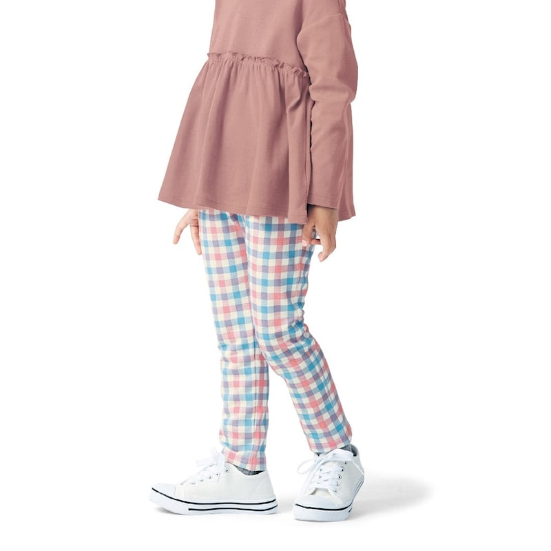 ピンク系チェック柄／モデル身長114cm・110サイズ着用