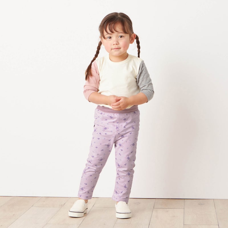 ラベンダー花柄／モデル身長93.5cm・90サイズ着用
