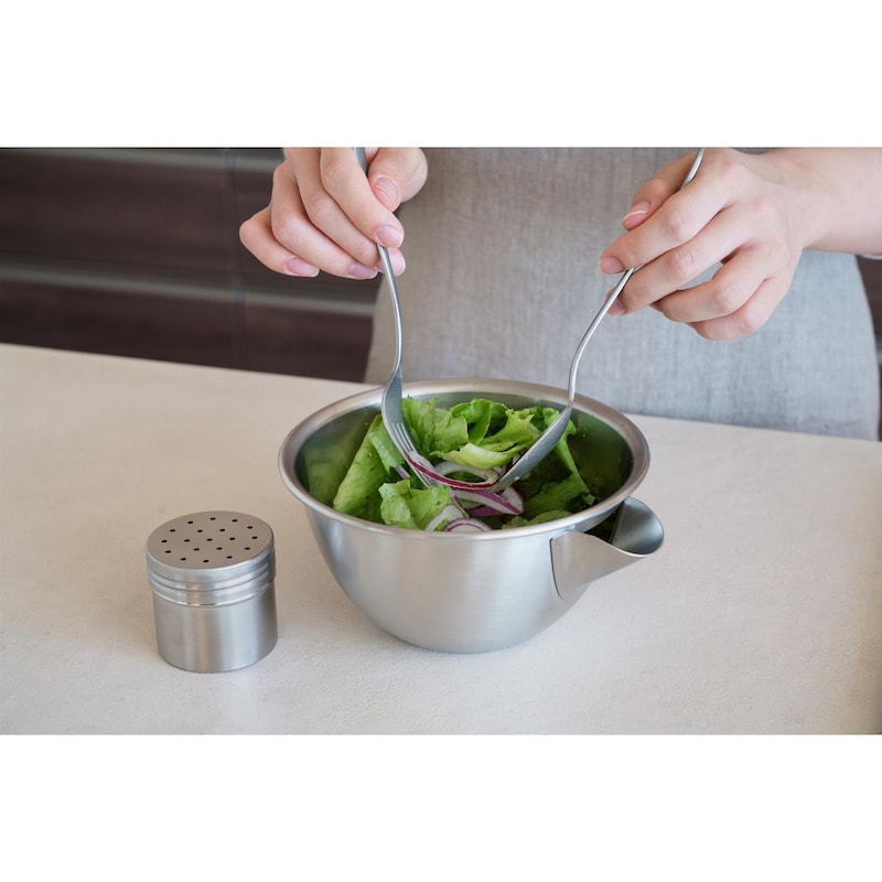 もちろん通常のボウルのように『和える・混ぜる』も可能（15cm）