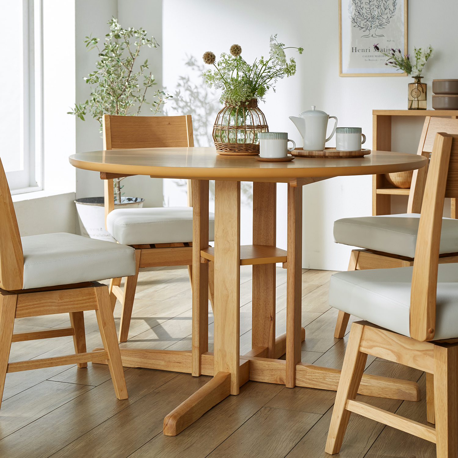 【ベルメゾン】出入りがしやすい円形ダイニングテーブル 【ベルメゾン】出入りがしやすい円形ダイニングテーブル