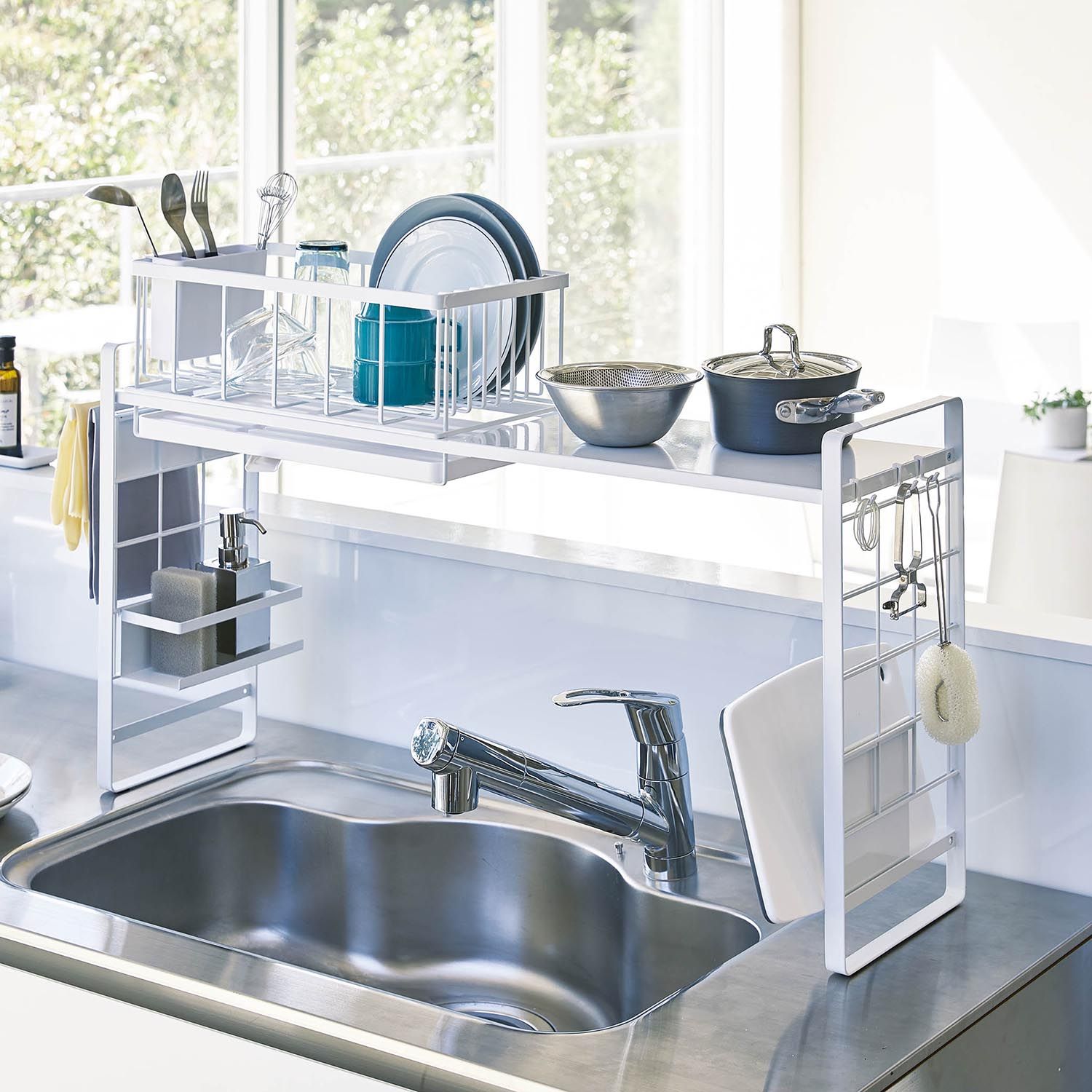 狭いキッチンをもっと便利に すぐ出来る方法と改造実例を紹介します ベルメゾン 暮らしのコラム 狭いキッチンをもっと便利に すぐ出来る方法と改造実例を紹介します ベルメゾン 暮らしのコラム