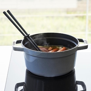 付属のキーパーでお鍋に挿したままでも位置をキープ／ミニ