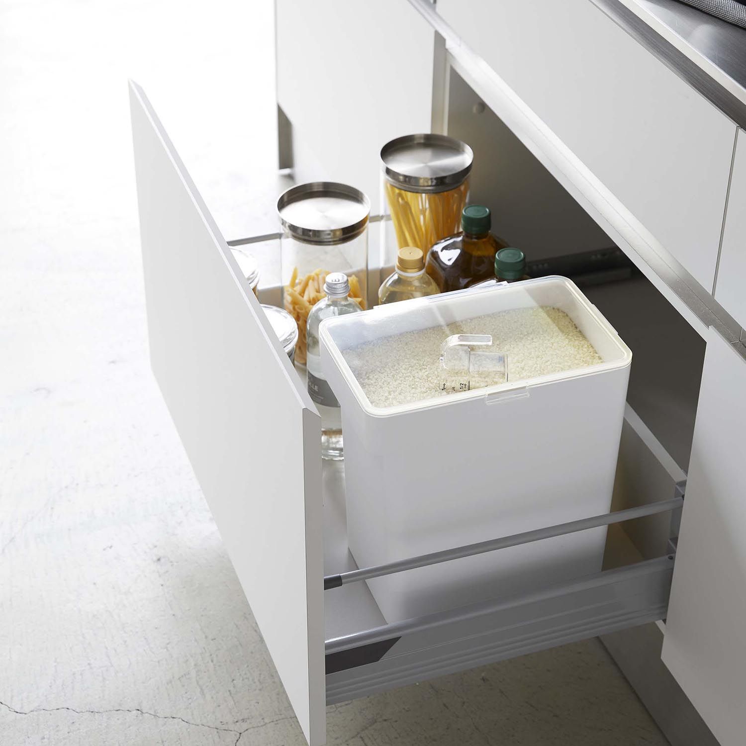 【タワー/tower】密閉米びつ 【計量カップ付き】 【タワー/tower】密閉米びつ 【計量カップ付き】