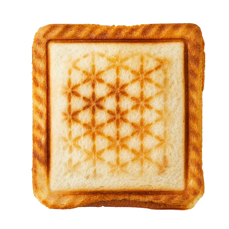 ヨーロッパの焼き菓子をイメージしたお洒落な焼き目がホットサンドの両面に付けられます。