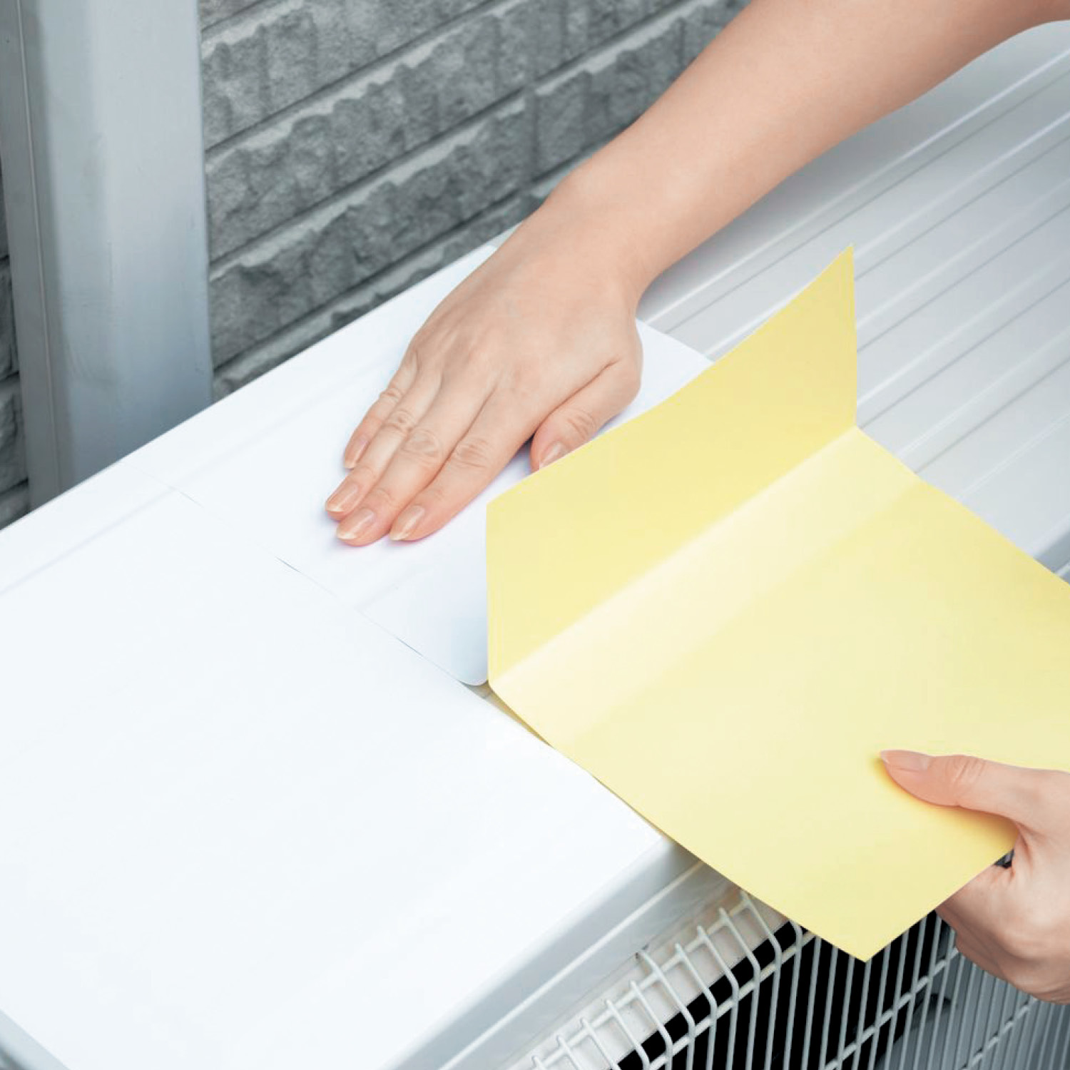 【ベルメゾン】貼るだけ簡単取付 エアコン室外機をカバーする遮熱シート 【室外機カバー】