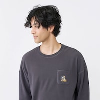 胸ポケットにキャラクターの刺繍入り