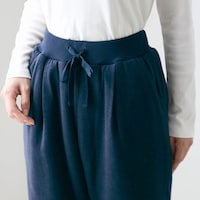 ウエストは総ゴム紐通し仕様で楽々