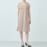 ベージュ