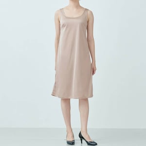 ベージュ