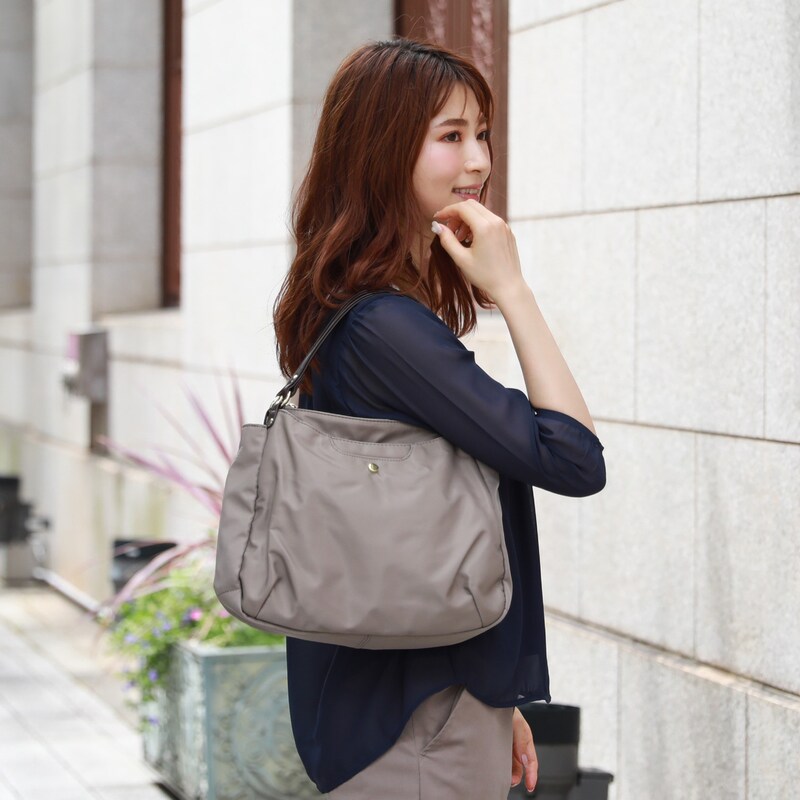 軽量ナイロン2WAYハンドバッグ（ショルダーバッグ）｜(リリー/LILY  