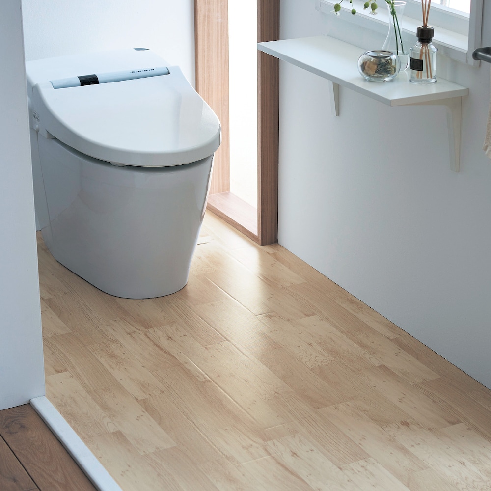 貼るだけでサッと簡単にできる、トイレ汚れ防止シートトイレの床全面に使用でき、リフォーム感覚で使えます4分割にカット済みだから、設置も簡単トイレマットと併用して下に敷けば、防水もより効果的に貼ってはがせ