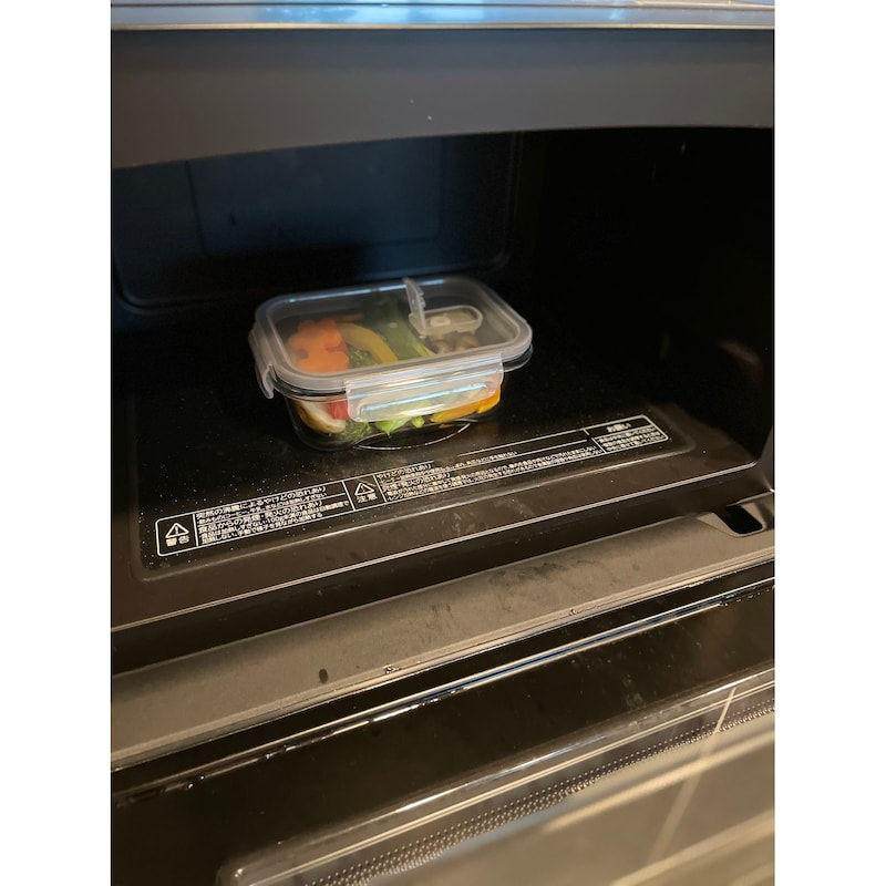 蓋には空気弁のフラップが付いているので、蓋をしたまま電子レンジで温めることができます。