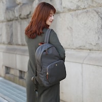 グレー