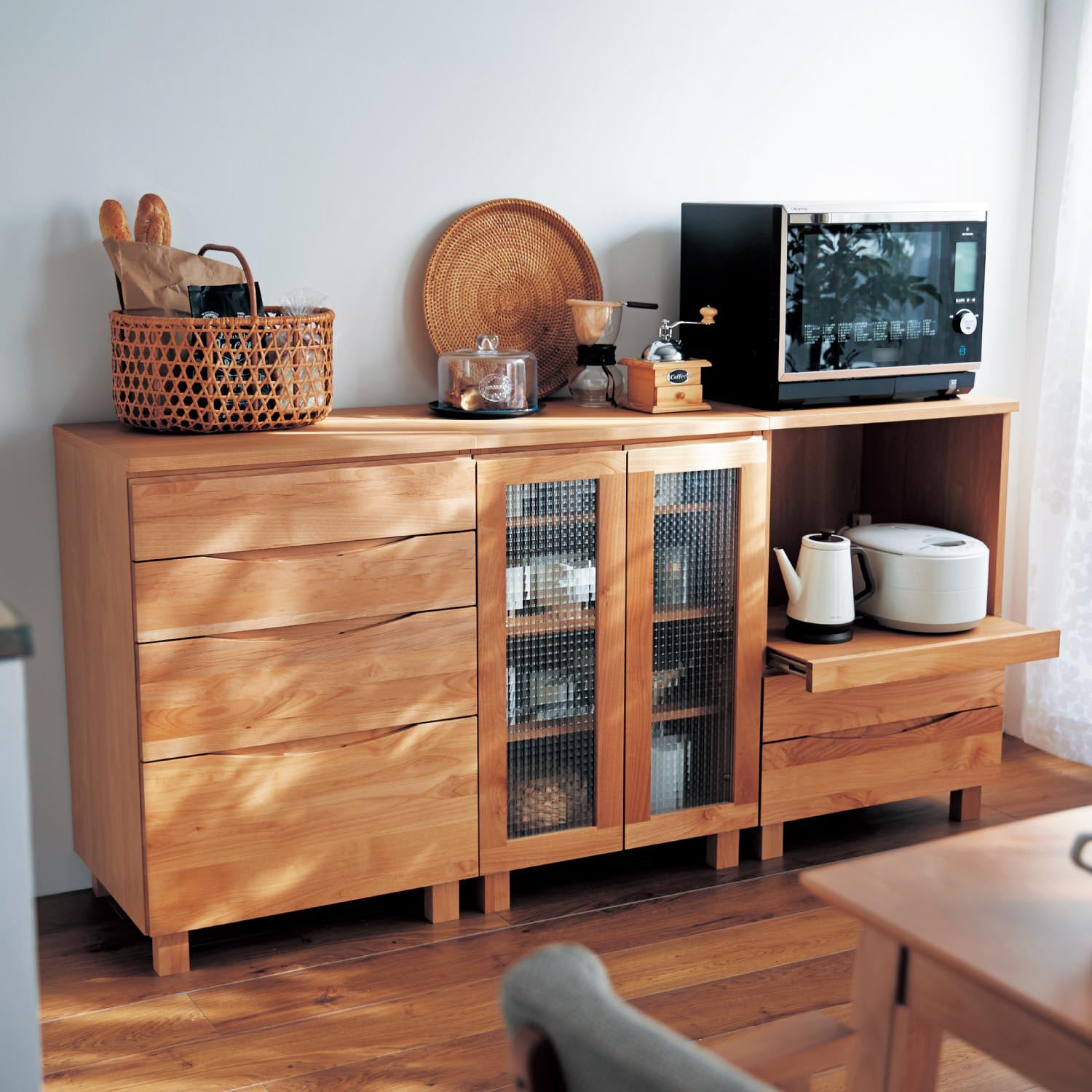 【ベルメゾン】あたたかみのあるアルダー材の大型レンジ対応レンジ台 【ベルメゾン】あたたかみのあるアルダー材の大型レンジ対応レンジ台