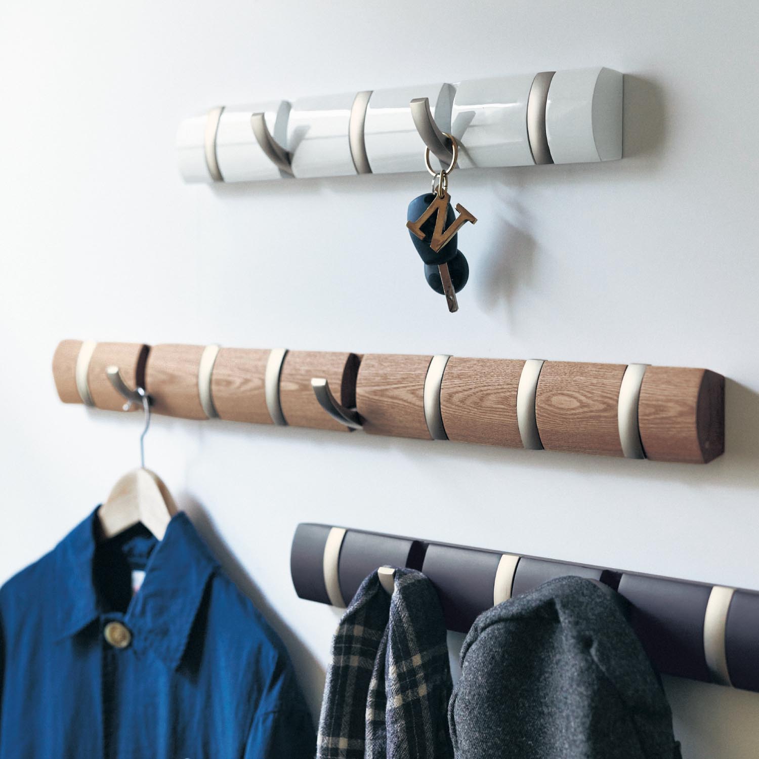 天然木の壁掛けフック フリップフック アンブラ Umbra 通販のベルメゾンネット 天然木の壁掛けフック フリップフック アンブラ Umbra 通販のベルメゾンネット