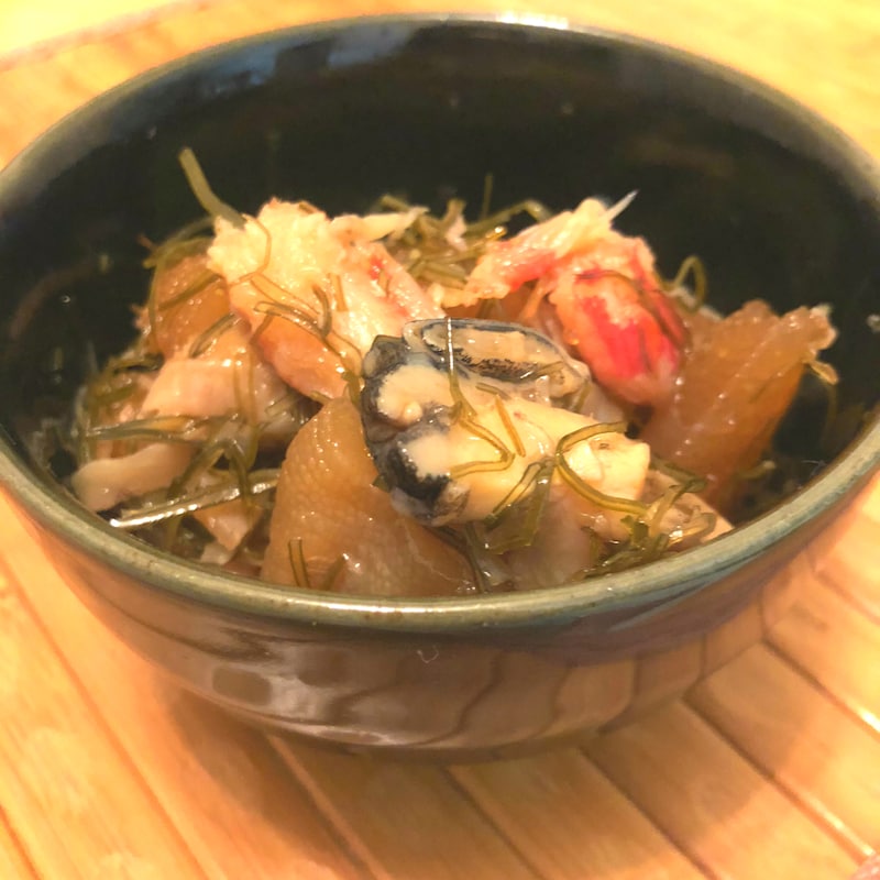 とろりとした昆布の旨みが海鮮にしっかりしみ込んだクセになる味。