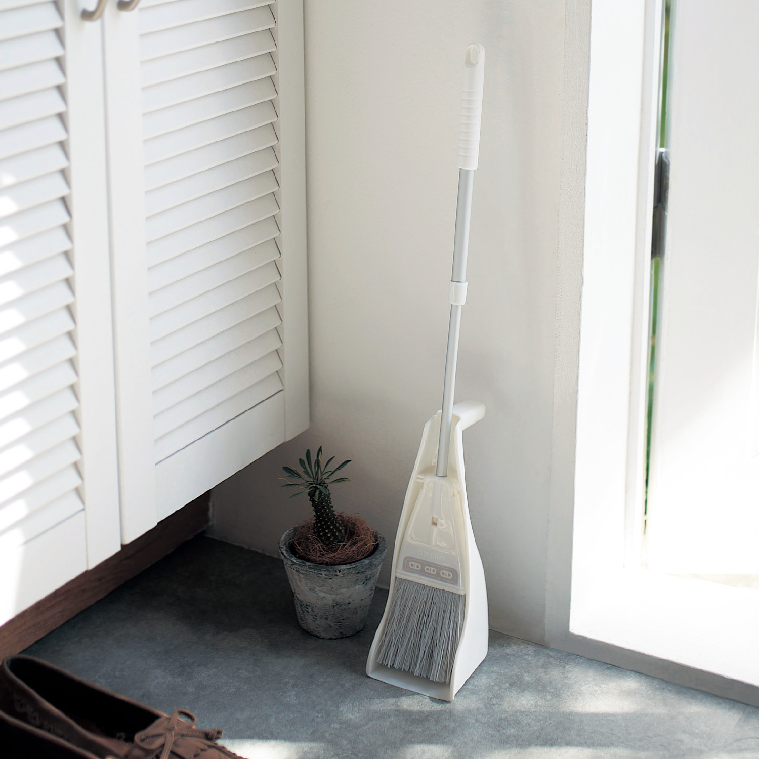 【ベルメゾン】コンパクトほうき & ちりとり