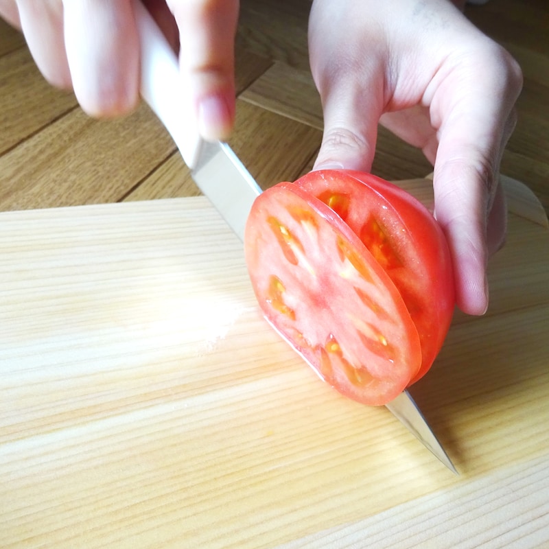 柔らかいトマトも薄く切れます
